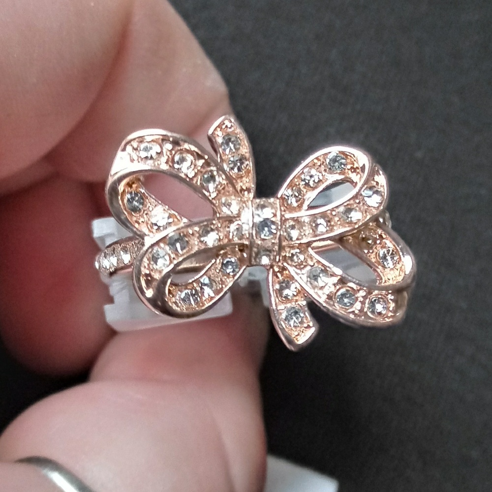 Bowtie ring